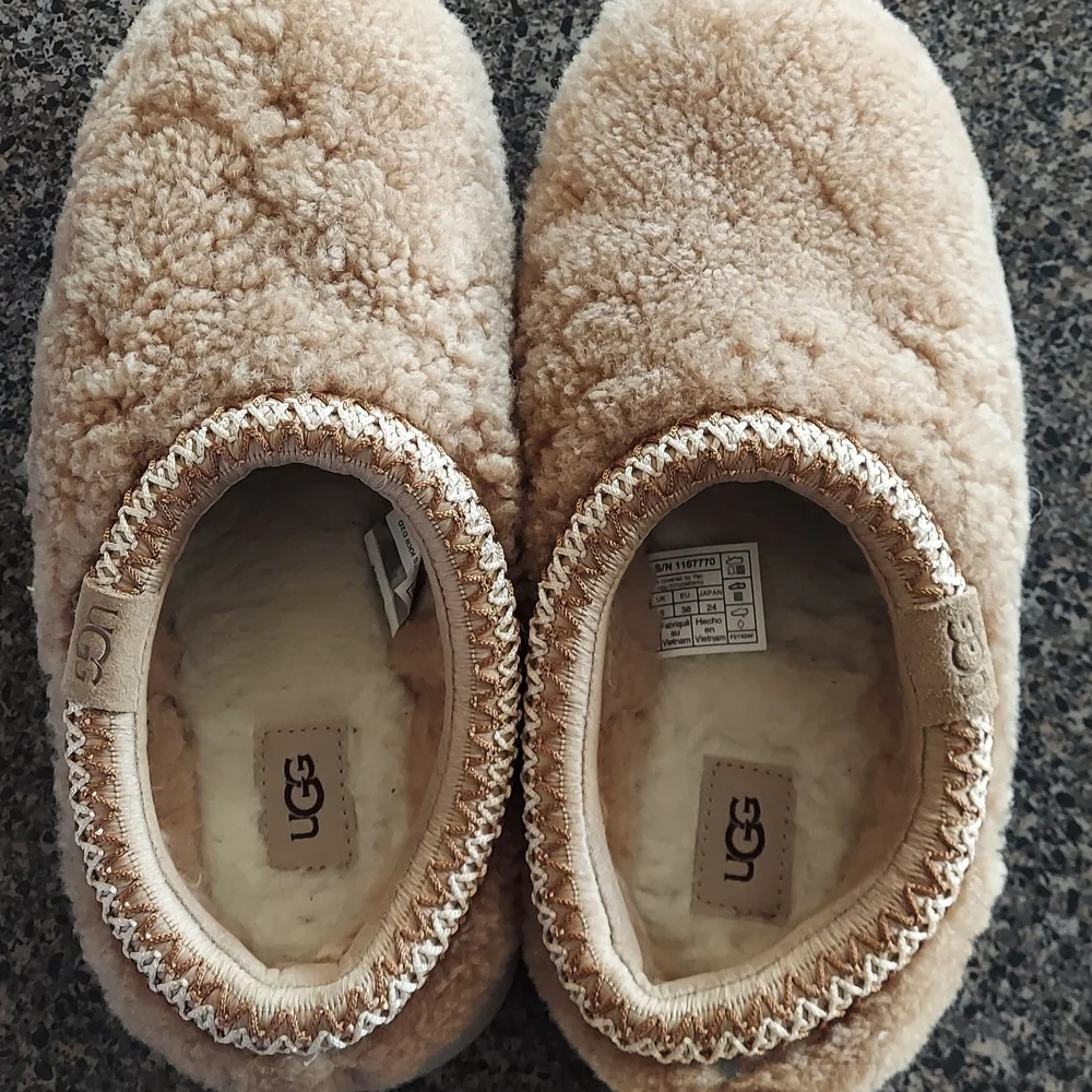 UGG Women's Tan Fuzz Slipper Clogs - Picture 5 of 5